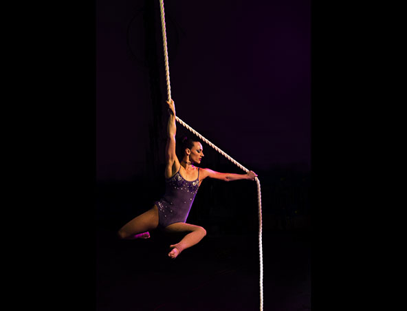 Aerialists Brisbane - Trapeze Artists - Aerial Entertainment Performers