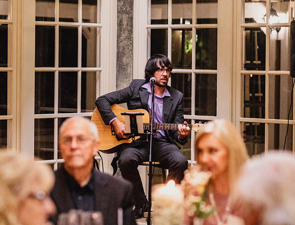 Brisbane Acoustic Singer Brad